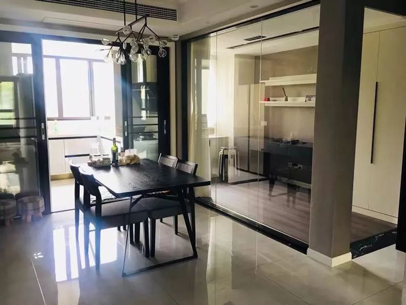 南京聚寶山莊137平米現代風格裝修 年輕人的婚房可以這樣裝修08餐廳