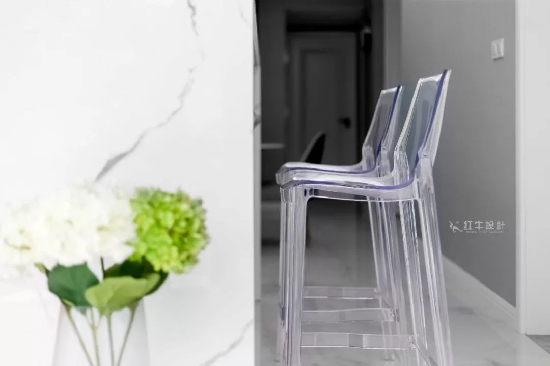 南京雅居樂145㎡現(xiàn)代簡約--演繹當(dāng)代生活美學(xué)03客廳設(shè)計02小飾品