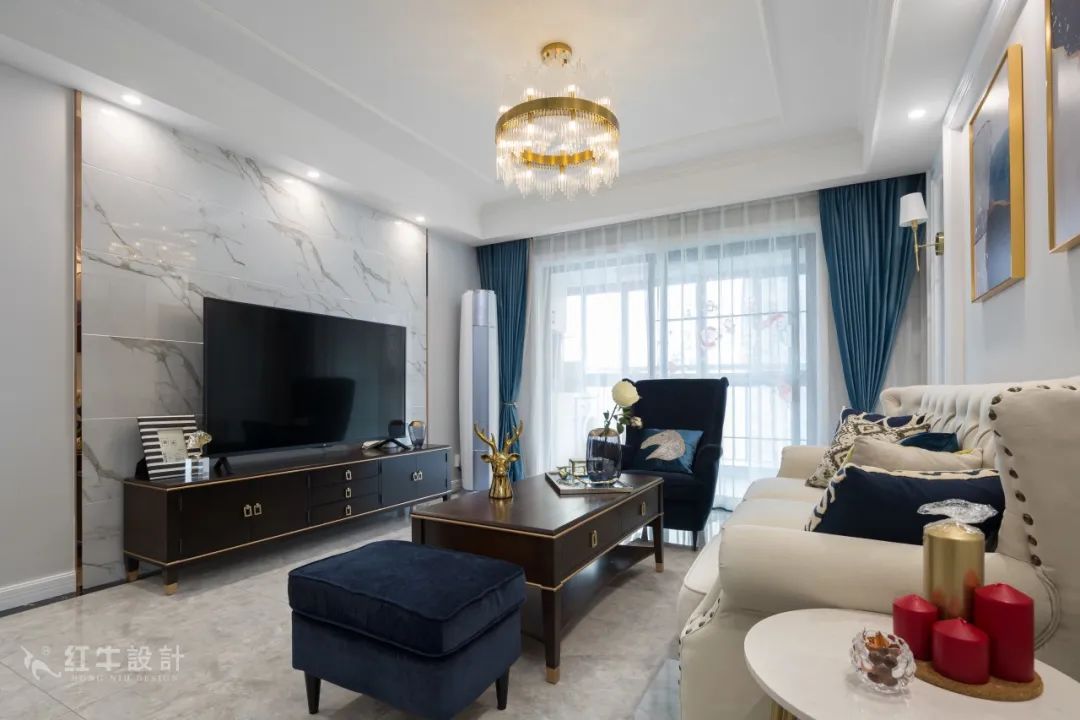 85后夫婦的美式輕奢家,起名“海藍(lán)之謎”!06客廳背景墻