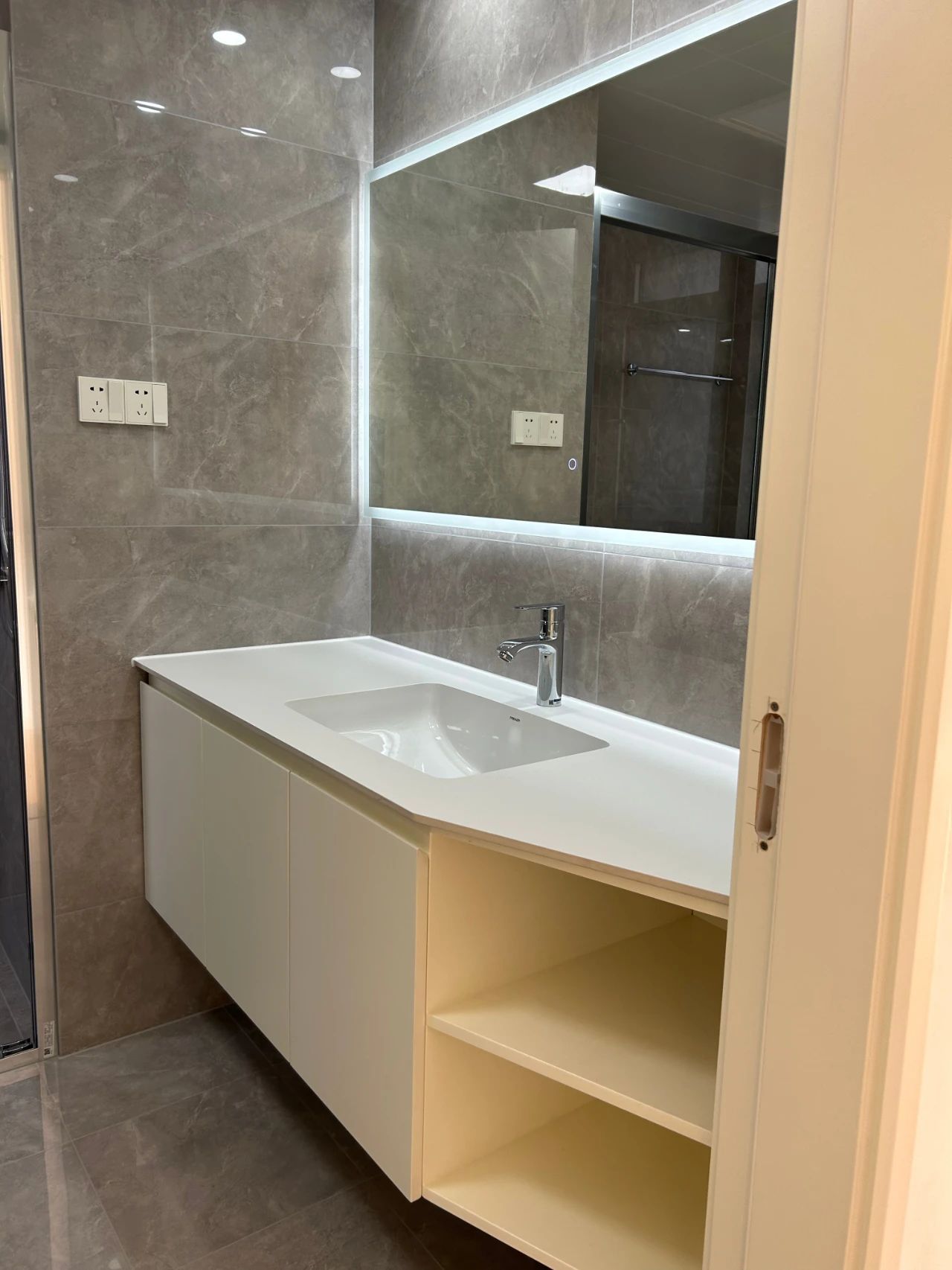 叮~這是我們2024年收到的第4面錦旗啦?。▋雀酵旯嵕皥D）17衛生間實景落地