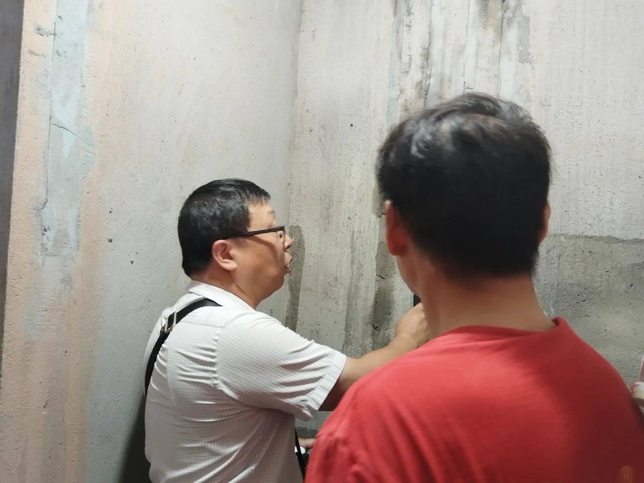 南京紅牛裝飾：高溫巡檢不松懈，堅守品質與服務！05