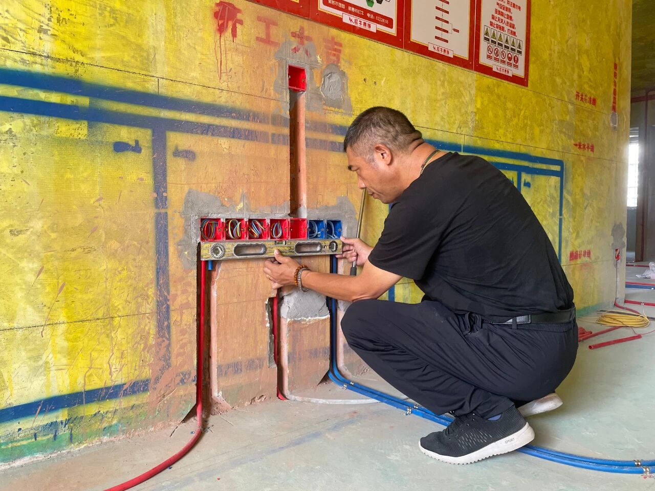 金九銀十裝修季|南京紅牛裝飾工程總監(jiān):工地巡檢無小事,嚴(yán)苛落實(shí)工藝標(biāo)準(zhǔn)! 金九銀十裝修季|南京紅牛裝飾工程總監(jiān):工地巡檢無小事,嚴(yán)苛落實(shí)工藝標(biāo)準(zhǔn)!