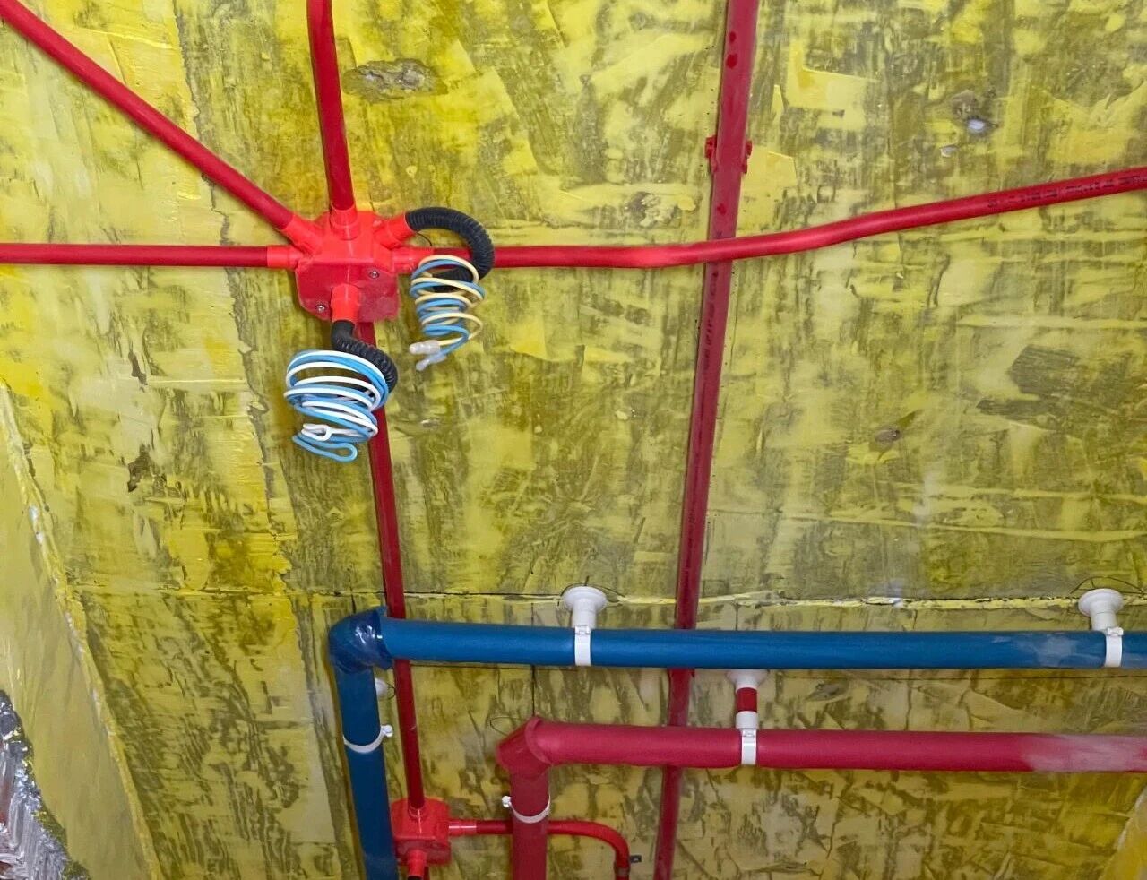 差別真的太大了!南京紅牛裝飾標準化水電工藝vs非正規/熟人施工隊的水電工藝! 差別真的太大了!南京紅牛裝飾標準化水電工藝vs非正規/熟人施工隊的水電工藝!