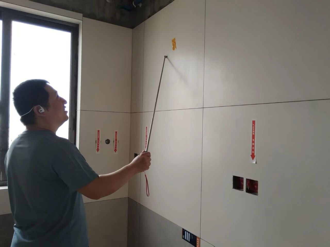 九月秋意漸濃,南京紅牛裝飾工地巡檢步履不停,只為兌現品質承諾! 九月秋意漸濃,南京紅牛裝飾工地巡檢步履不停,只為兌現品質承諾!