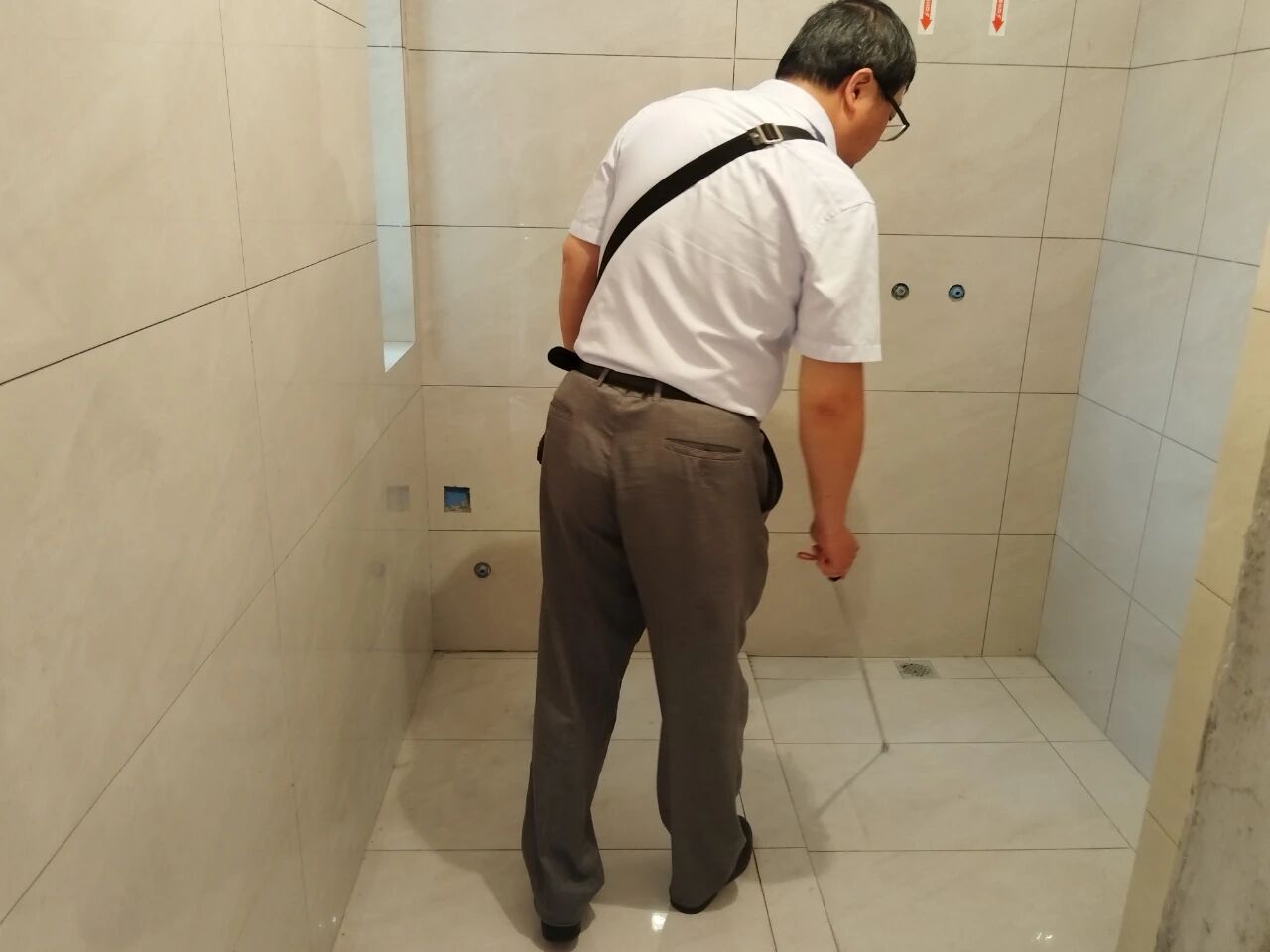 九月秋意漸濃,南京紅牛裝飾工地巡檢步履不停,只為兌現品質承諾! 九月秋意漸濃,南京紅牛裝飾工地巡檢步履不停,只為兌現品質承諾!